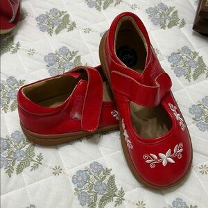 Red Kids Shoes with Floral Embroidery Livie&Luca